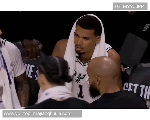 文班亚马两次对阵湖人六犯离场巧合引发热议